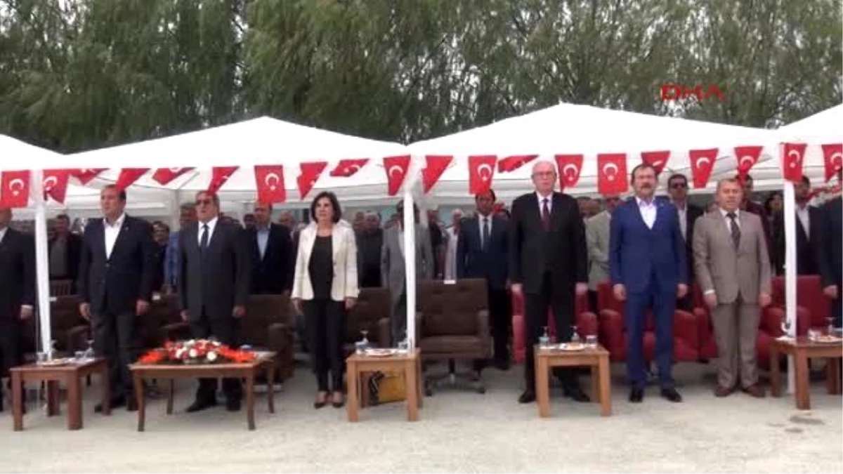 Eskişehir Pancar Alım Töreni Rüzgar ve Yağmur Altında Yapıldı, Milletvekili Kürsüde Zor Anlar Yaşadı
