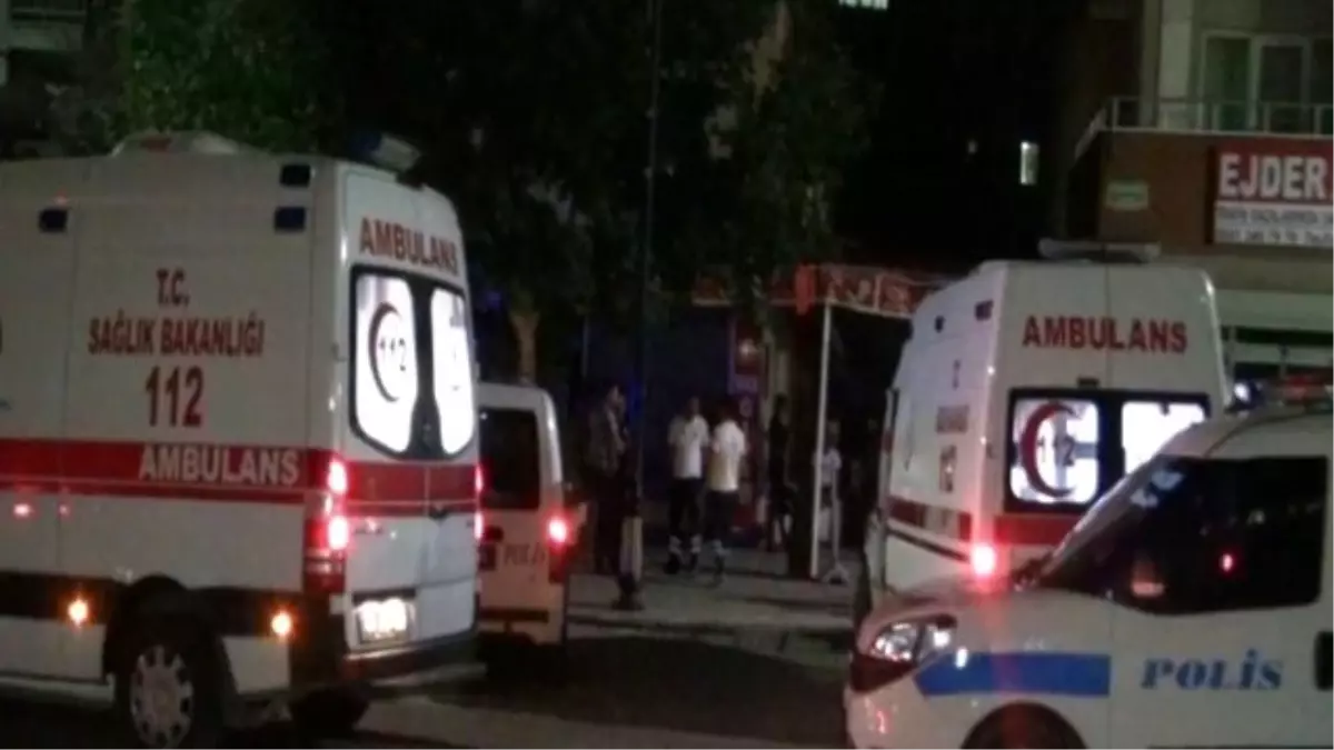 Evinde Eşini Bıçakla Öldüren Vatandaş Polisi Arayıp Teslim Oldu