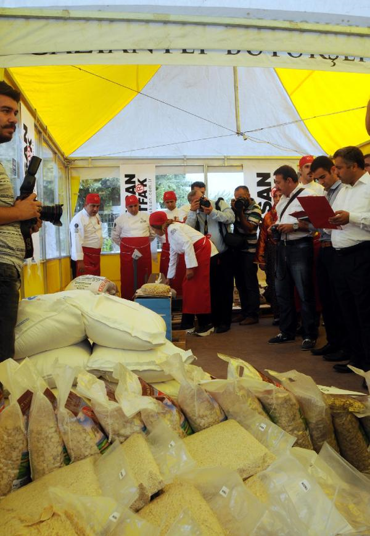 Gaziantep\'te \'Dünya Barışı\' İçin 3 Ton Aşure Pişirilecek