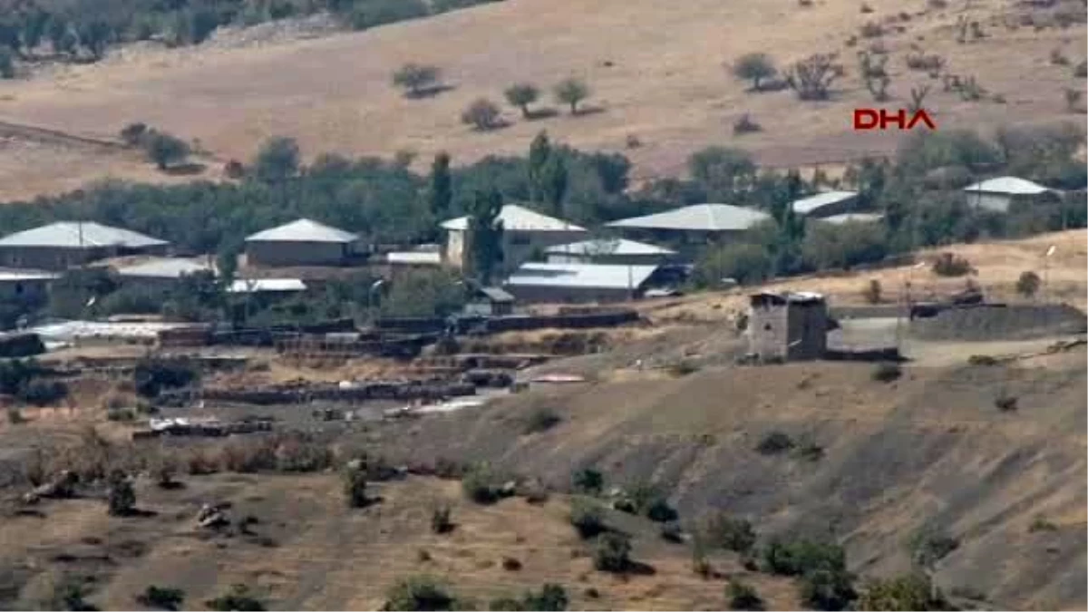 Hakkari PKK\'lı Teröristler Derecik\'te Üs Bölgelerine Saldırdı