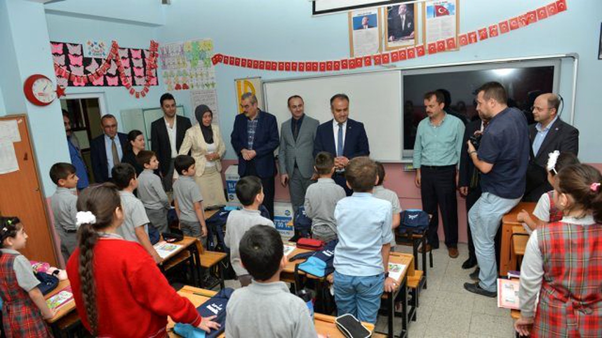 İnegöl Belediyesinden Öğrencilere Kırtasiye Yardımı