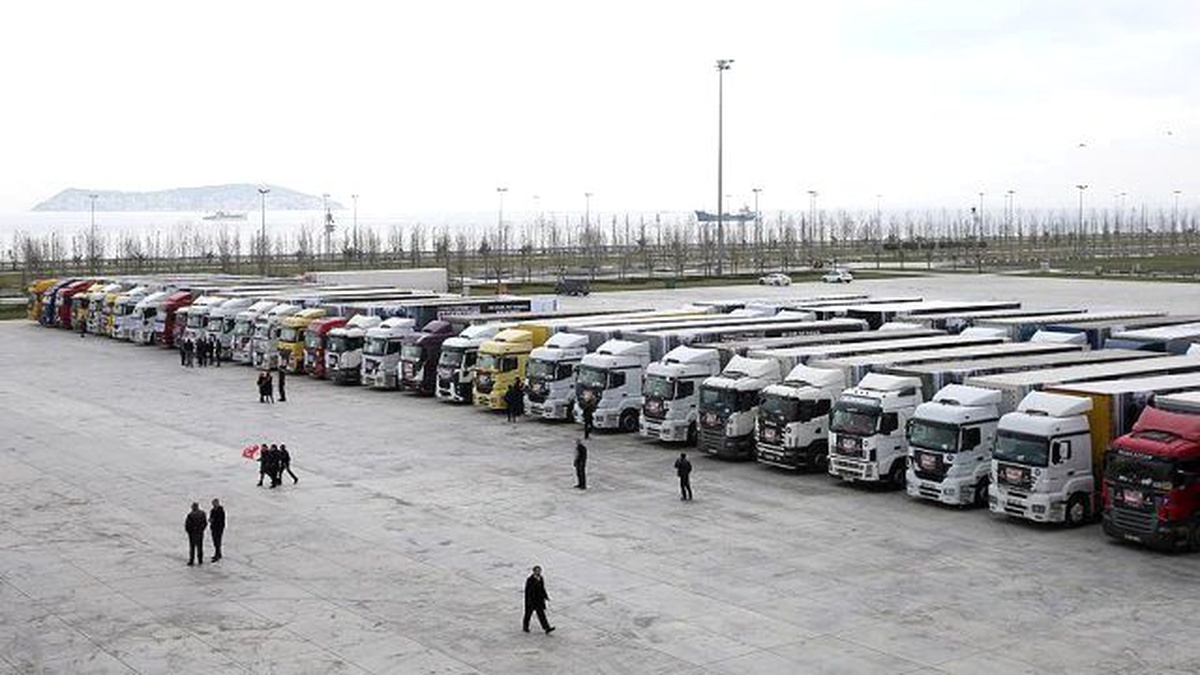 Kızılhaç\'tan Telbisi\'ye 45 Tırlık İnsani Yardım