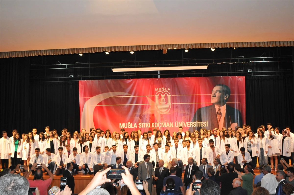 Muğla\'da Tıp Öğrencileri "Beyaz Önlük" Giydi