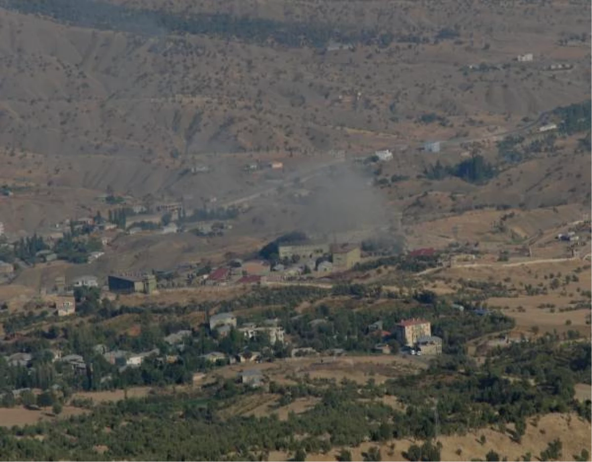 PKK\'lı Teröristler Derecik\'te Üs Bölgelerine Saldırdı