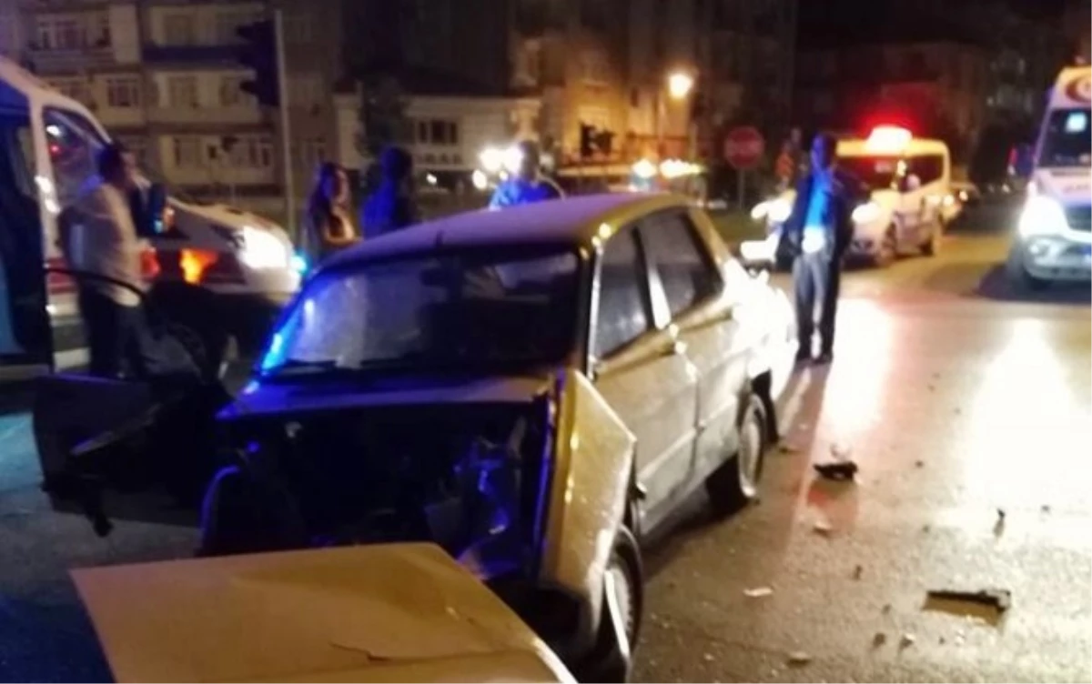 Sungurlu\'da Trafik Kazası: 2 Yaralı