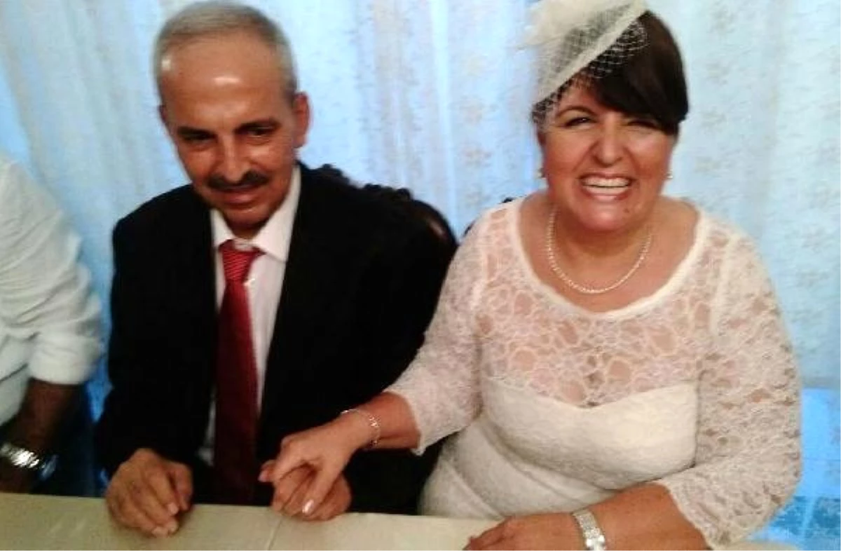 40 Yıllık Evli Çift, Gelinlik- Damatlık Giyip Nikah Tazeledi