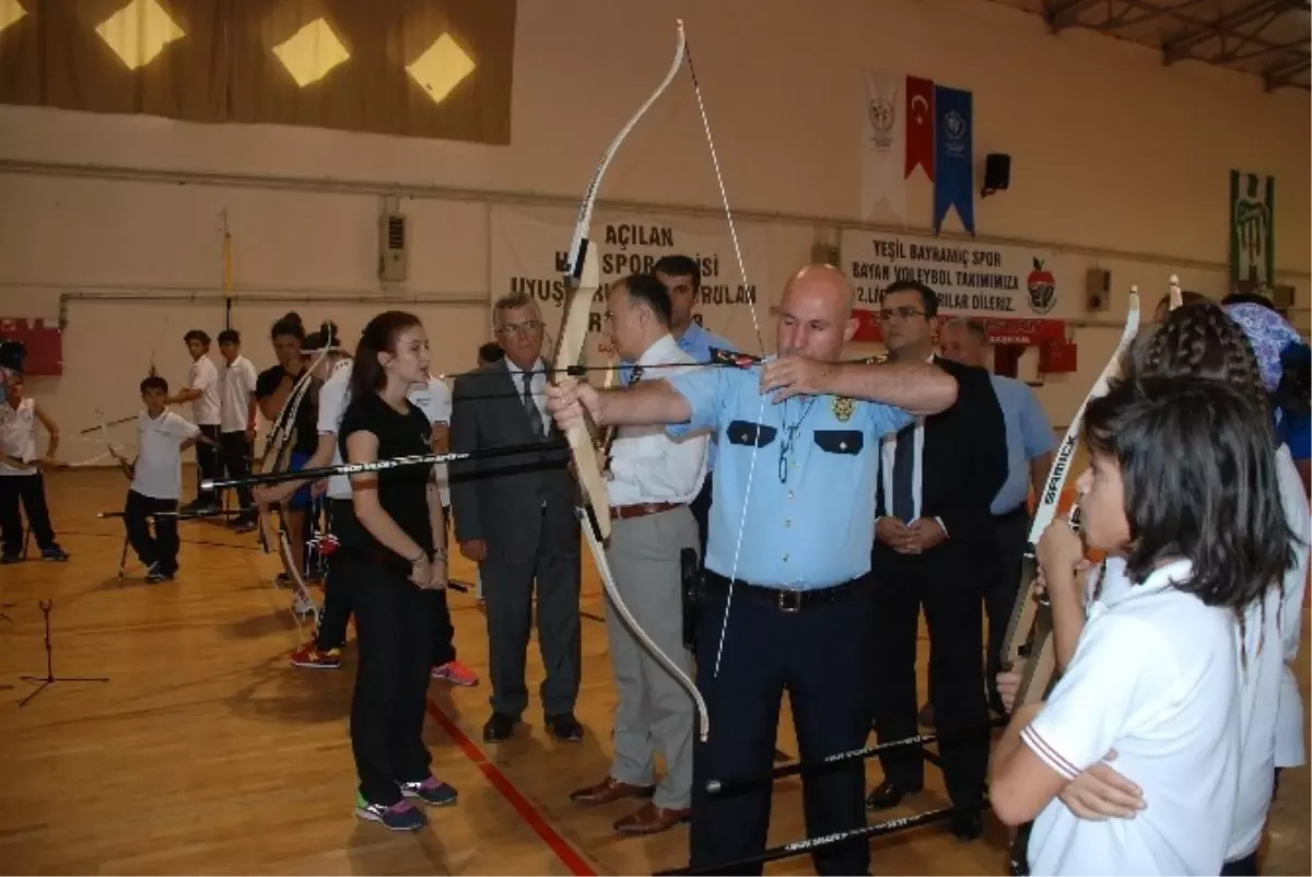 Bayramiçli Öğrencilere Okçuluk Eğitimi