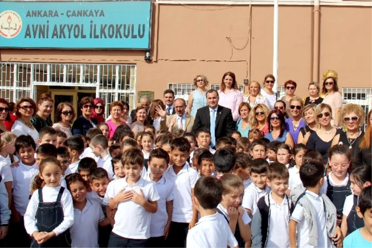 Çankaya Belediye Başkanı Taşdelen Yenilenen Okulları Ziyaret Etti
