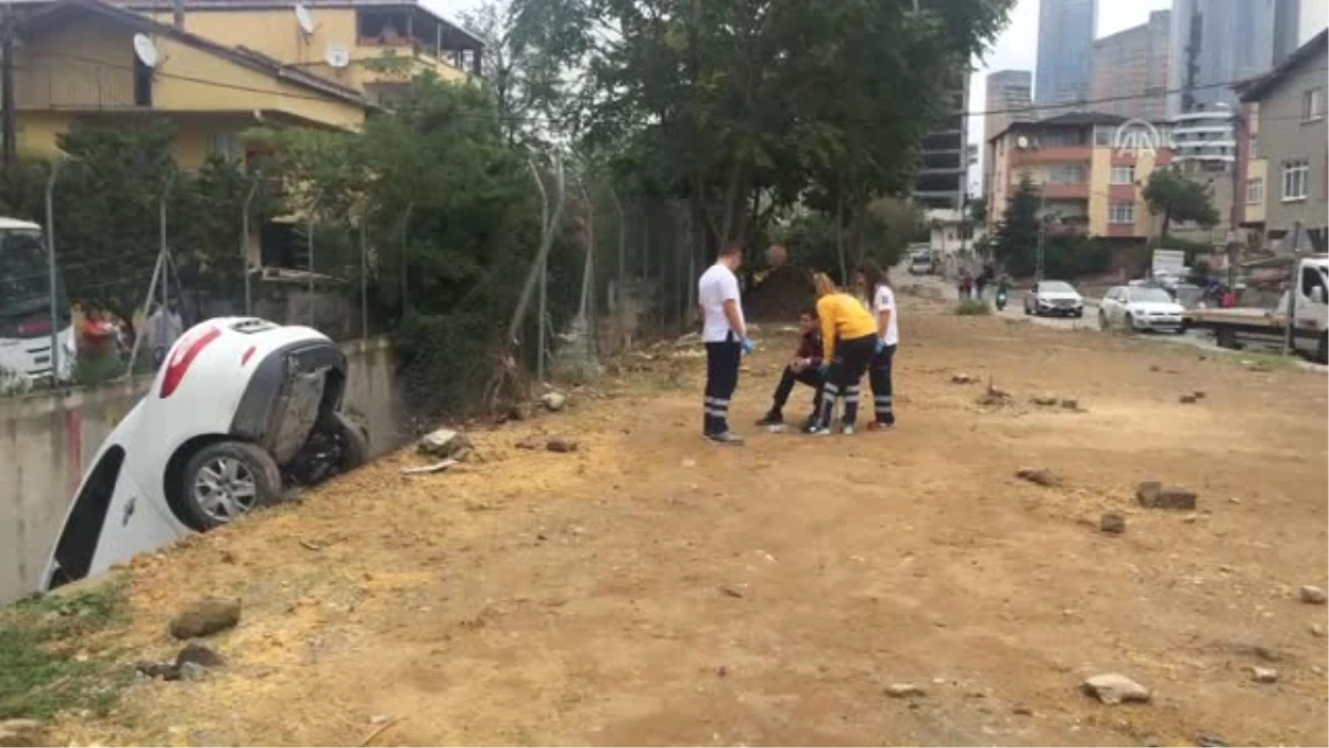 Dereye Düşen Aracın Sürücüsü Yaralandı - İstanbul