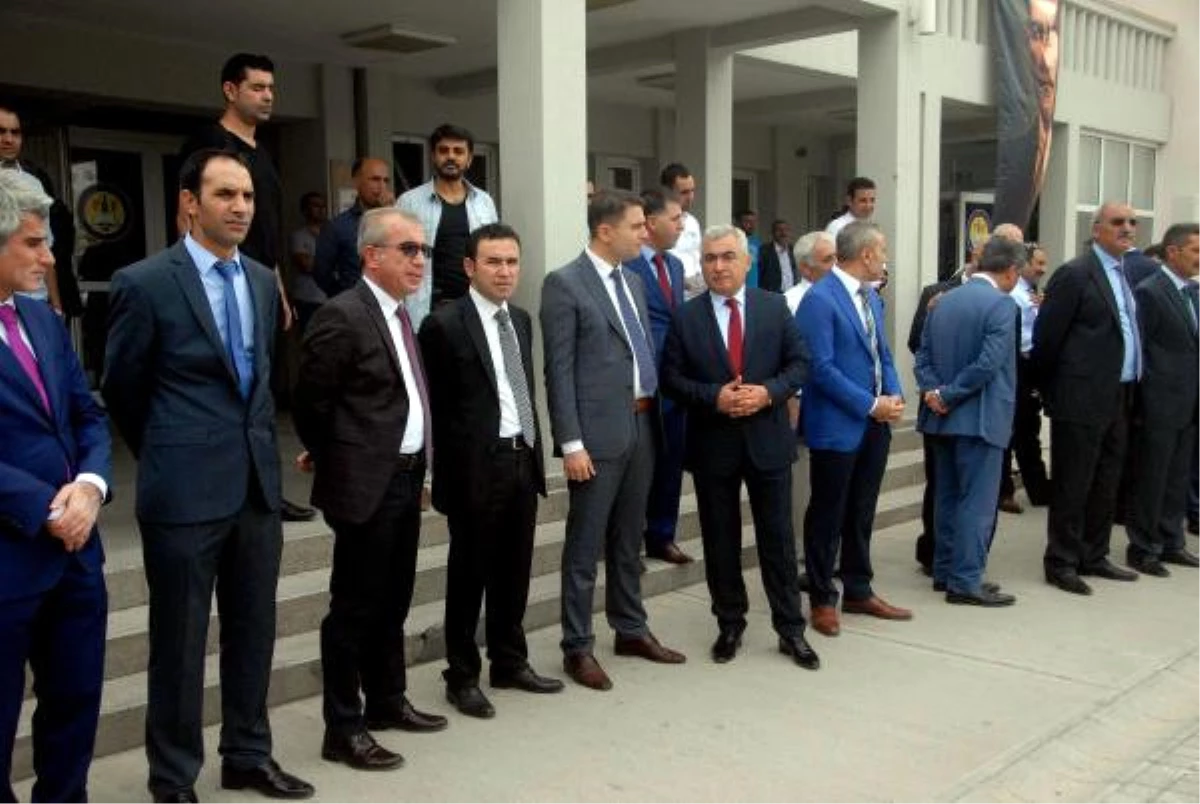 Diyarbakır Vali Yardımısı Özpolat; \'Açığa Alınan Öğretmenlerin Soruşturmaları Sürüyor\'