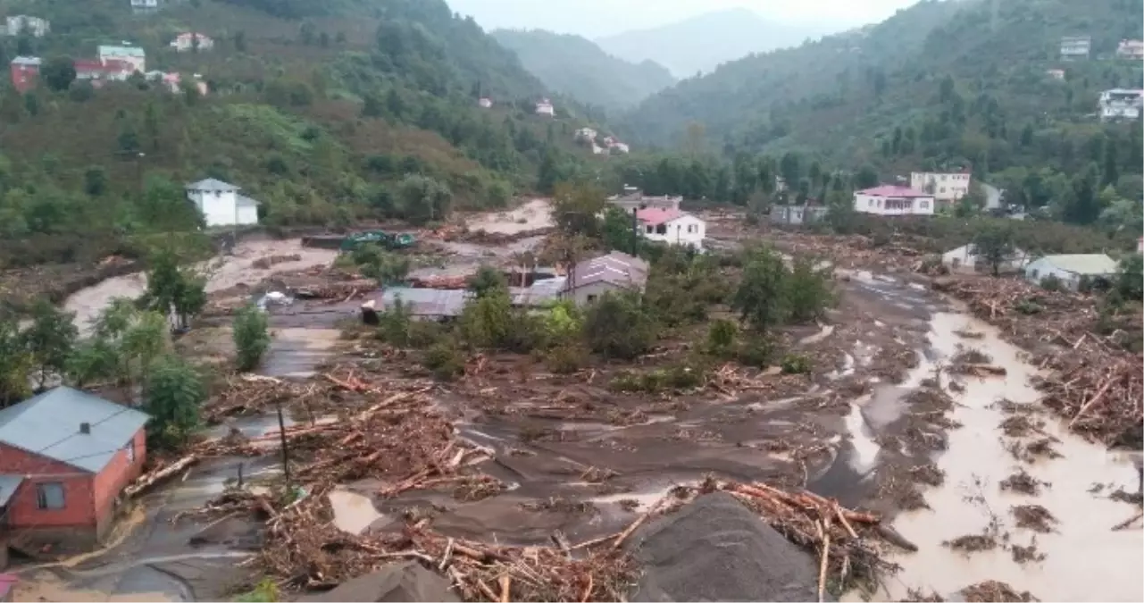 Giresun Valisi Hasan Karahan Sel Felaketinin Yaşandığı Eynesil İlçesinde İncelemelerde Bulunuyor