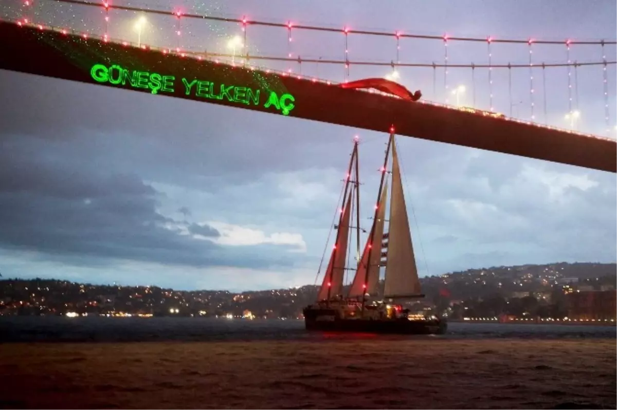 Greenpeace\'in Rainbow Warrior Gemisi Boğaz\'dan Geçti