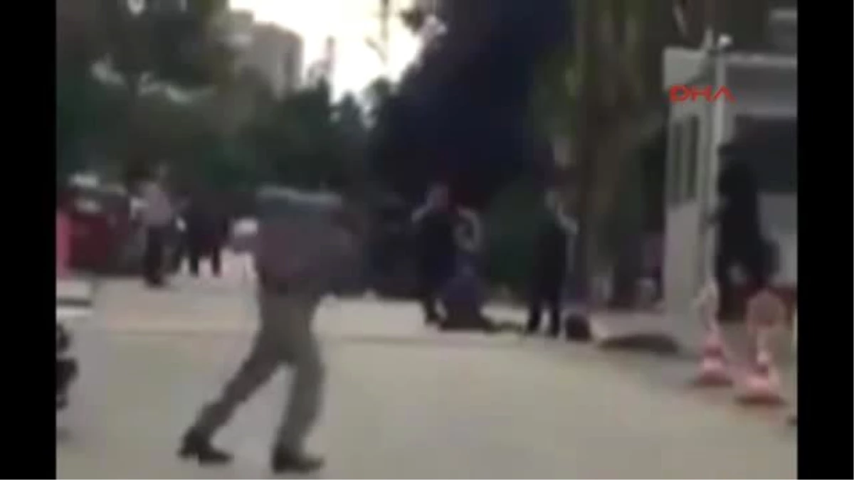 İsrail Büyükelçiliği\'ne Girmeye Çalışan Saldırgan Bacağın Vurularak Etkisiz Hale Getirildi