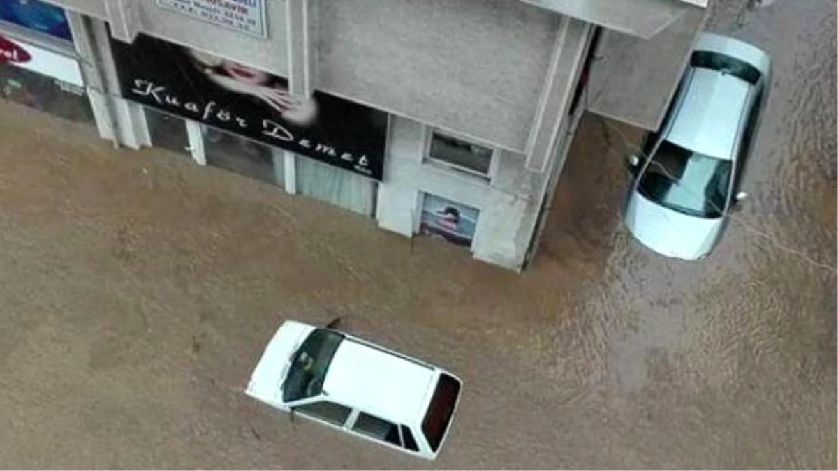 Okulda Korku Dolu Anlar! Sular Yükselmeye Başlayınca...