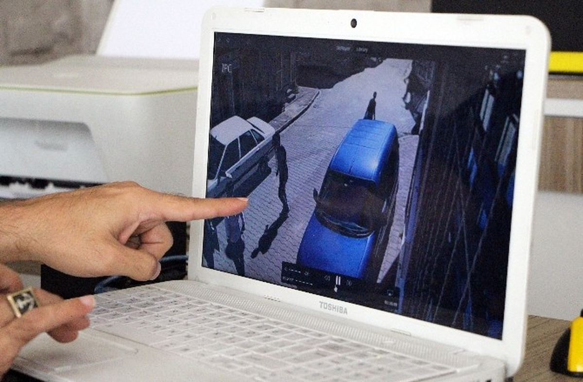 Fatih\'te Polis Kıyafetli Gasp