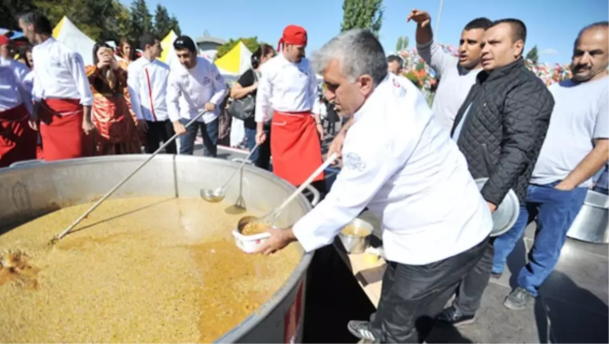 Rekor Kıran Aşureye, Merkel de Ceviz Gönderdi