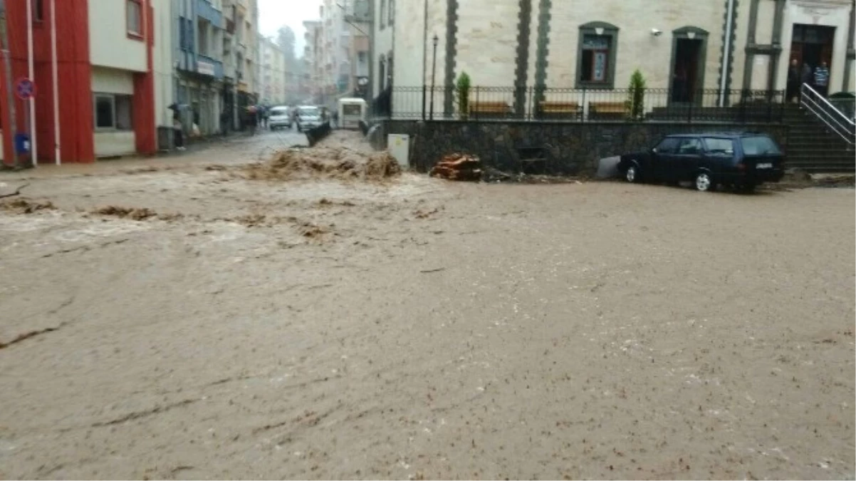 Trabzon ve Giresun\'da Şiddetli Yağış