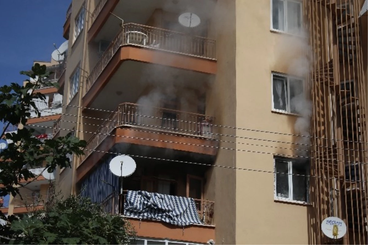 Yangın Paniği 10 Katlı Binayı Tahliye Ettirdi