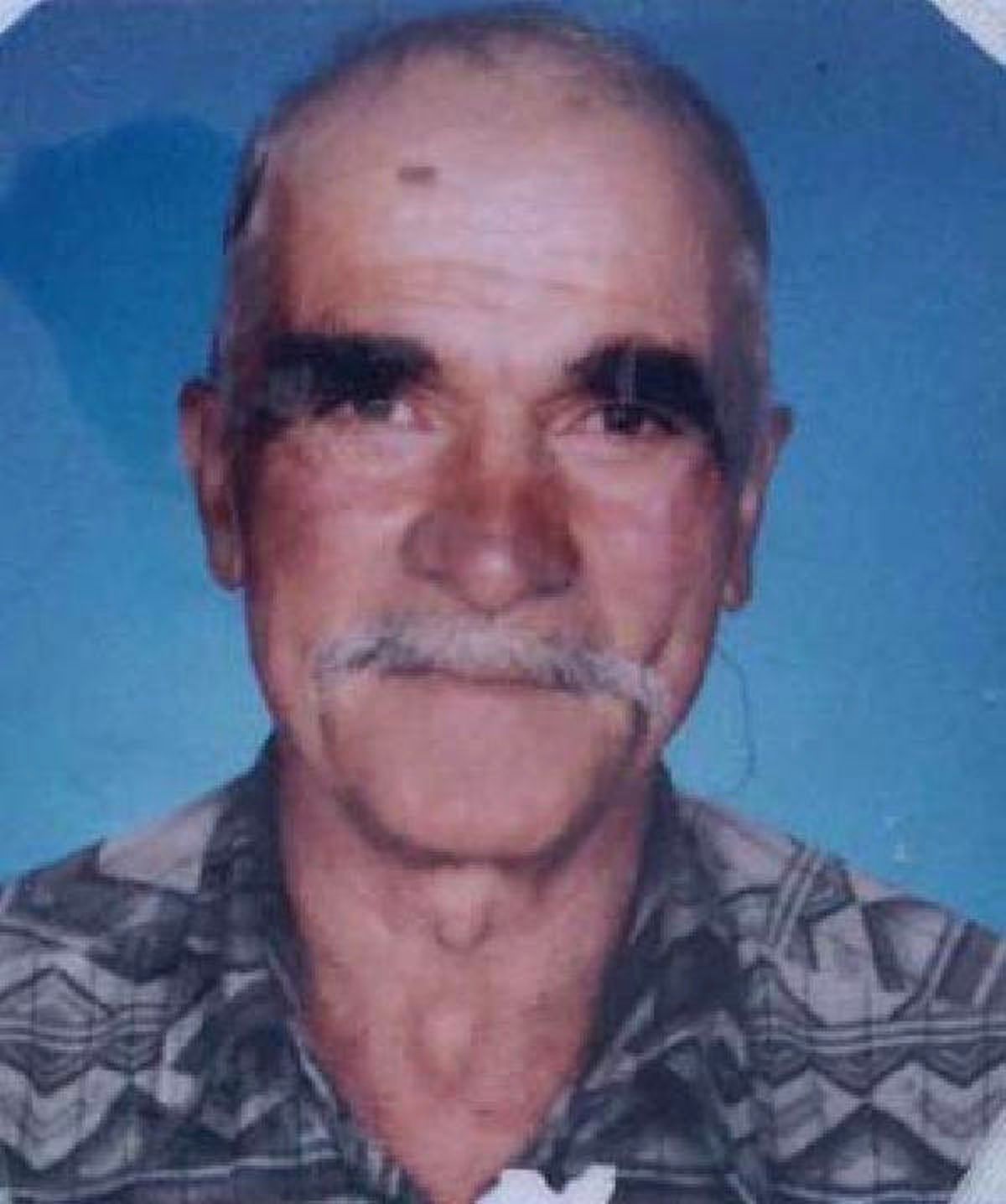 Yaşlı Adam Kendini Astı
