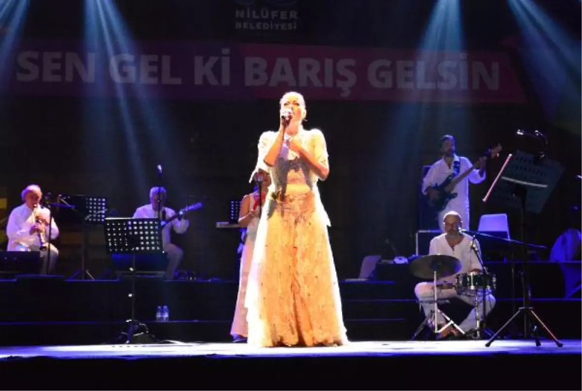 Barış Konserinde Candan Erçetin Rüzgarı