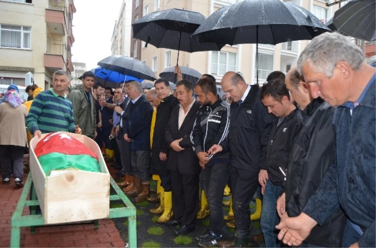 Başbakan Yardımcısı Canikli ve İçişleri Bakanı Soylu Selde Hayatını Kaybeden Oğuzhan\'ın Cenazesine...
