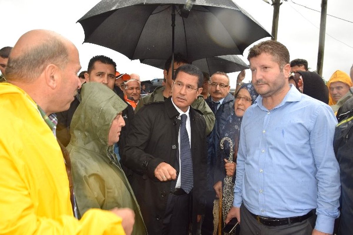 Başbakan Yardımcısı Canikli ve İçişleri Bakanı Soylu Selden Etkilenen Giresun\'un Eynesil İlçesinde...