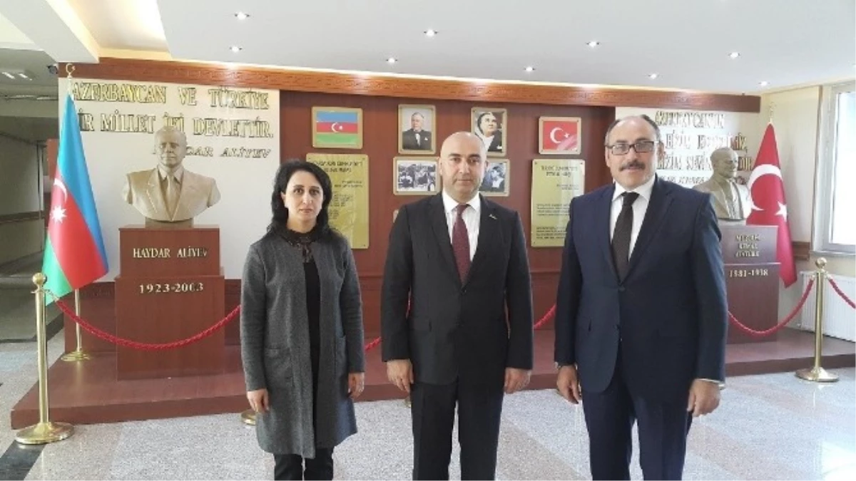 Başkonsolos Guluyev\'den, Haydar Aliyev Mesleki ve Teknik Anadolu Lisesine Ziyaret