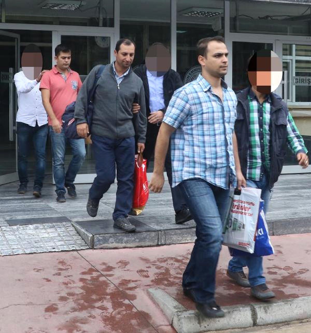 Fetö\'den Gözaltına Alınan 7 Asker Adliyeye Sevk Edildi