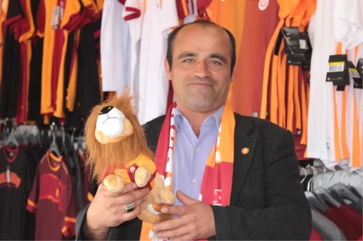 Galatasaray Gezici Mağazası İlgi Görüyor