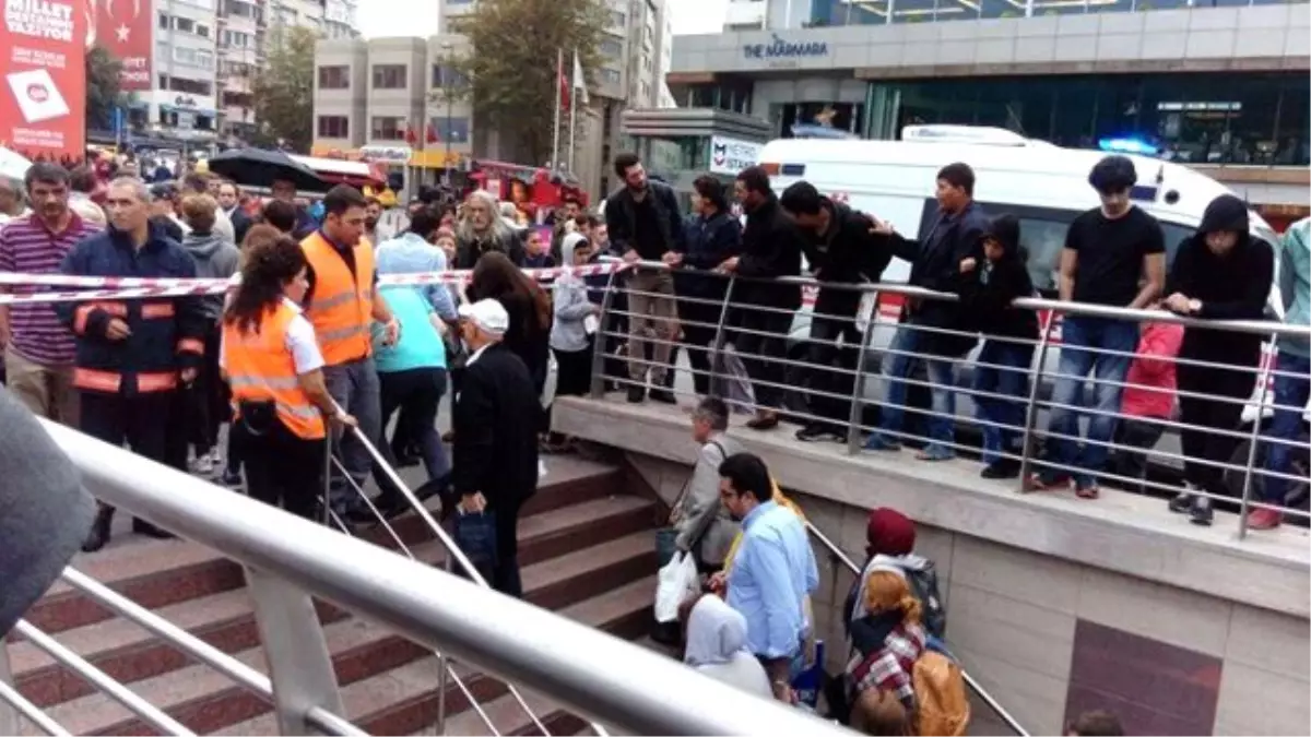 Taksim Metro İstasyonunda İntihar Girişimi