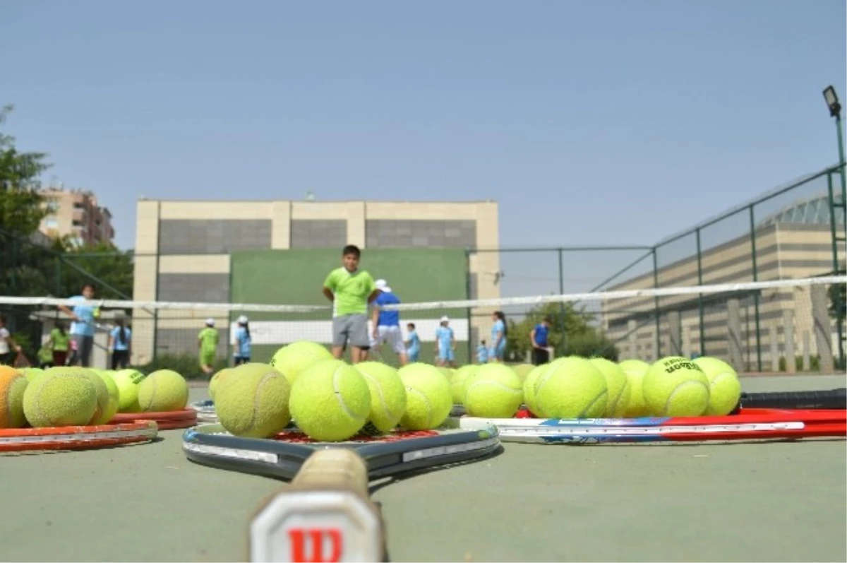 Tenis Cup Turnuvası 123 Sporcuyla Başladı