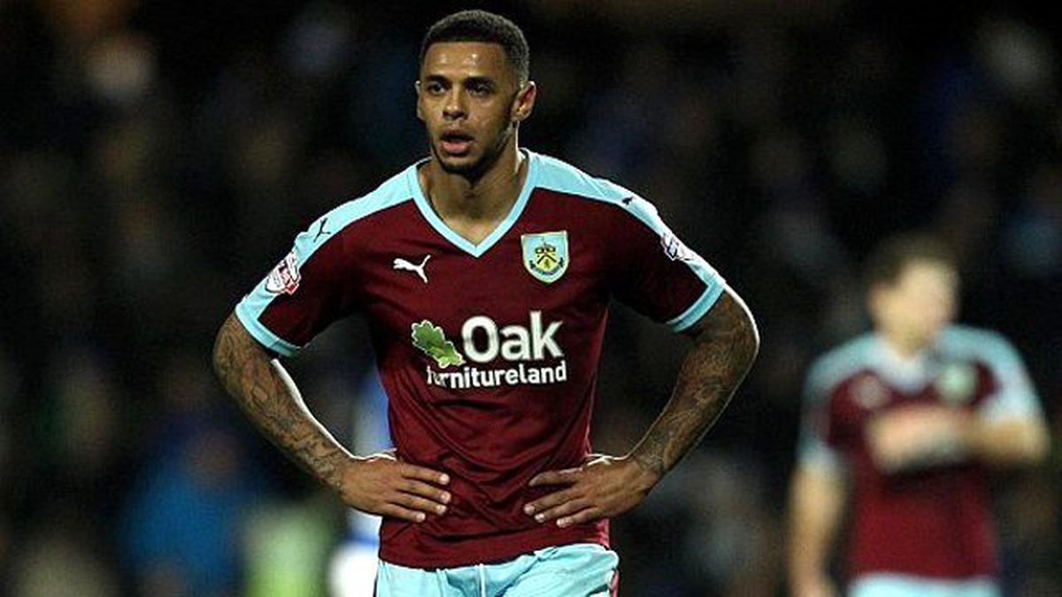 Andre Gray, 4 Yıl Önce Attığı Bir Tweet Nedeniyle 4 Maç Ceza Aldı