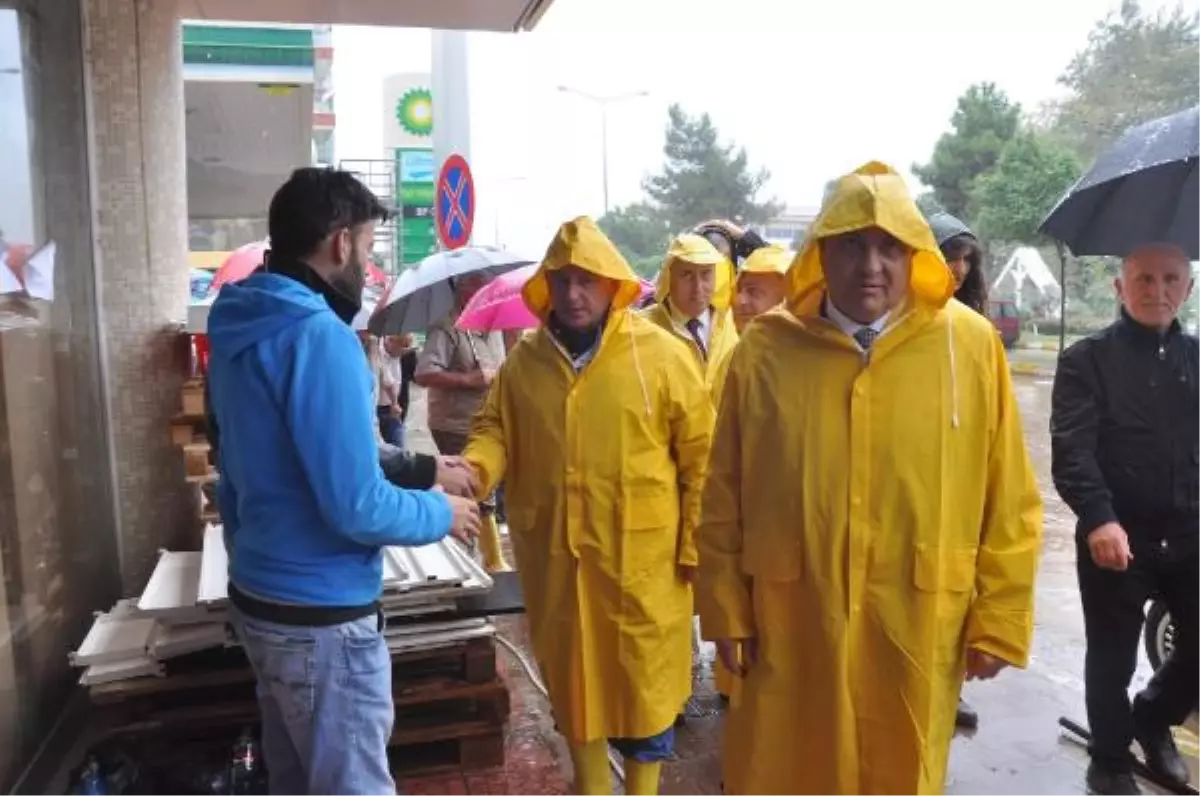 Beşikdüzü\'nde Su Gitti, Temizlik Başladı (3)