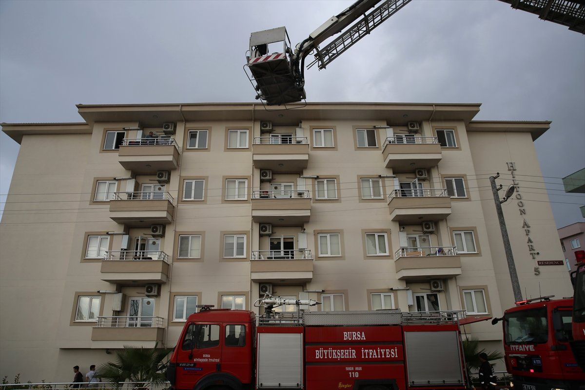 Bursa\'da Apartmanda Yangın