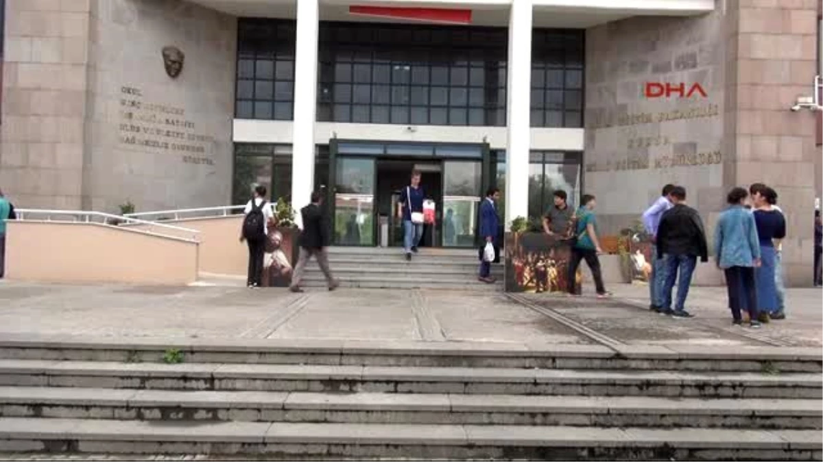 Bursa Zeki Müren Güzel Sanatlar Lisesi Öğrencilerinden Müzikli Protesto
