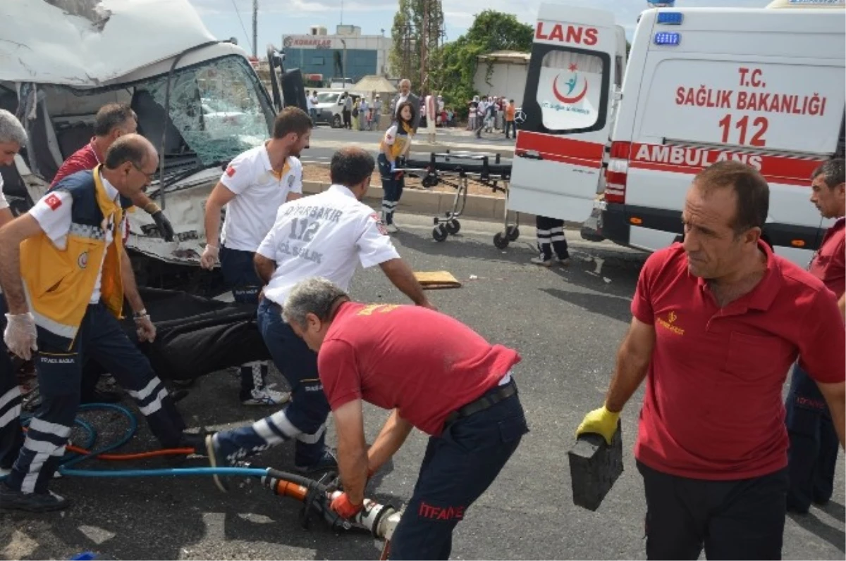 Diyarbakır\'da Feci Kaza: 1 Ölü, 7 Yaralı