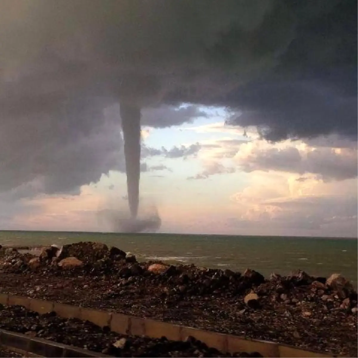 İskenderun\'da Aynı Anda İki Hortum Çıktı