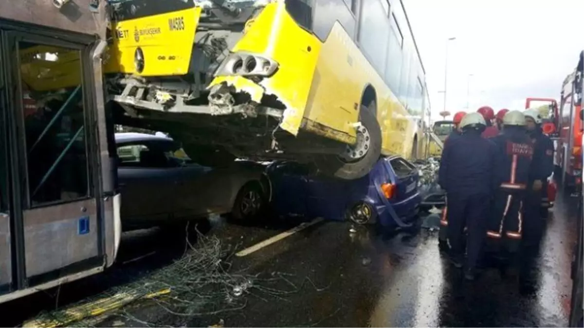 İstanbul\'daki Metrobüs Kazası