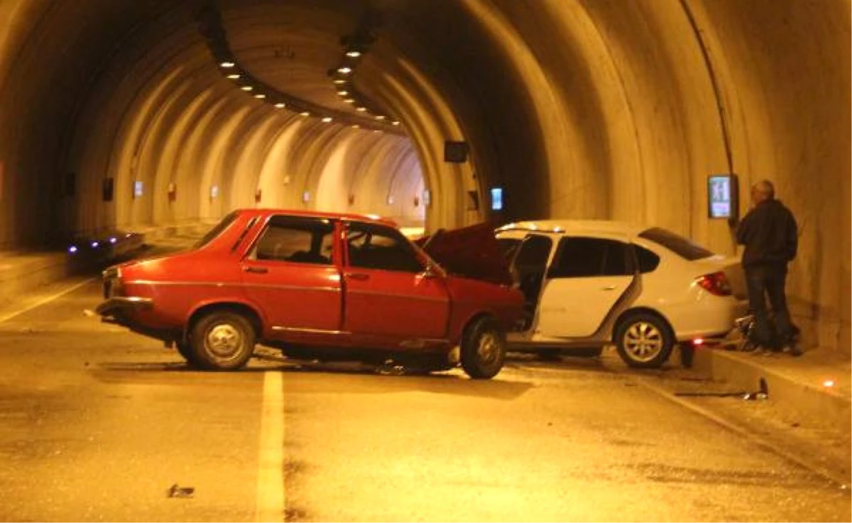 Karabük\'te İki Otomobil Çarpıştı: 1 Ölü, 1 Yaralı