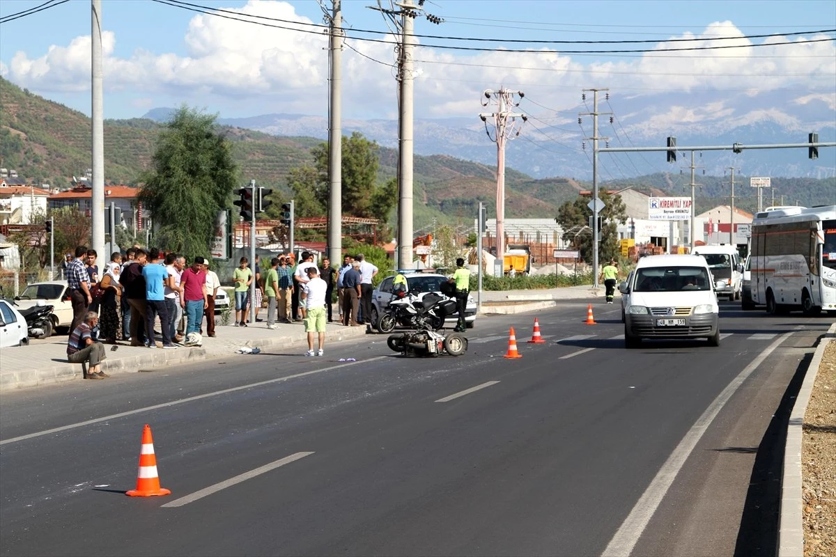 Muğla\'da Tırın Çarptığı Motosiklet Sürücüsü Öldü