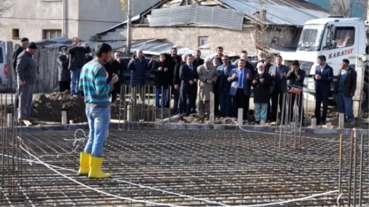 Ulaş\'ta Yapımı Tamamlanan Cami İbadete Açıldı