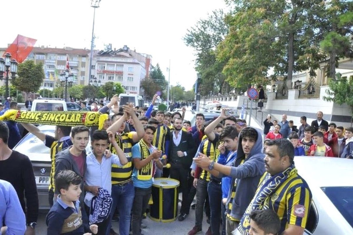 Ankaragücü\'ne Taraftarlar Tarafından Sürpriz Karşılama