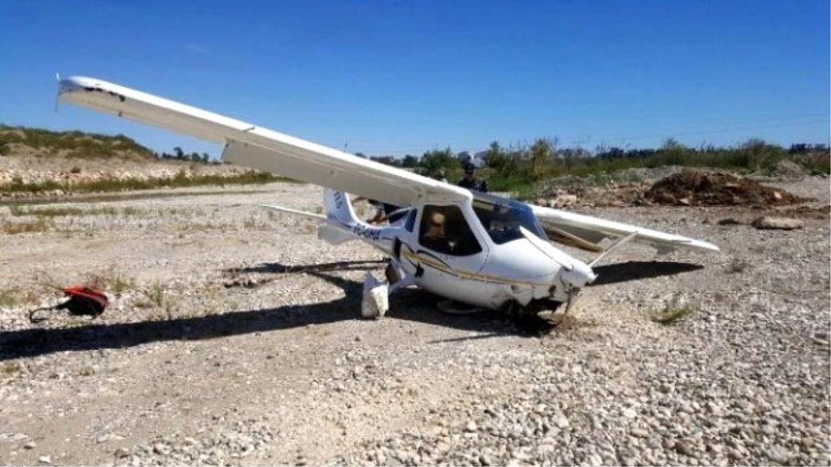 Antalya\'da Ultralight Tipi Uçak Zorunlu İniş Yaptı
