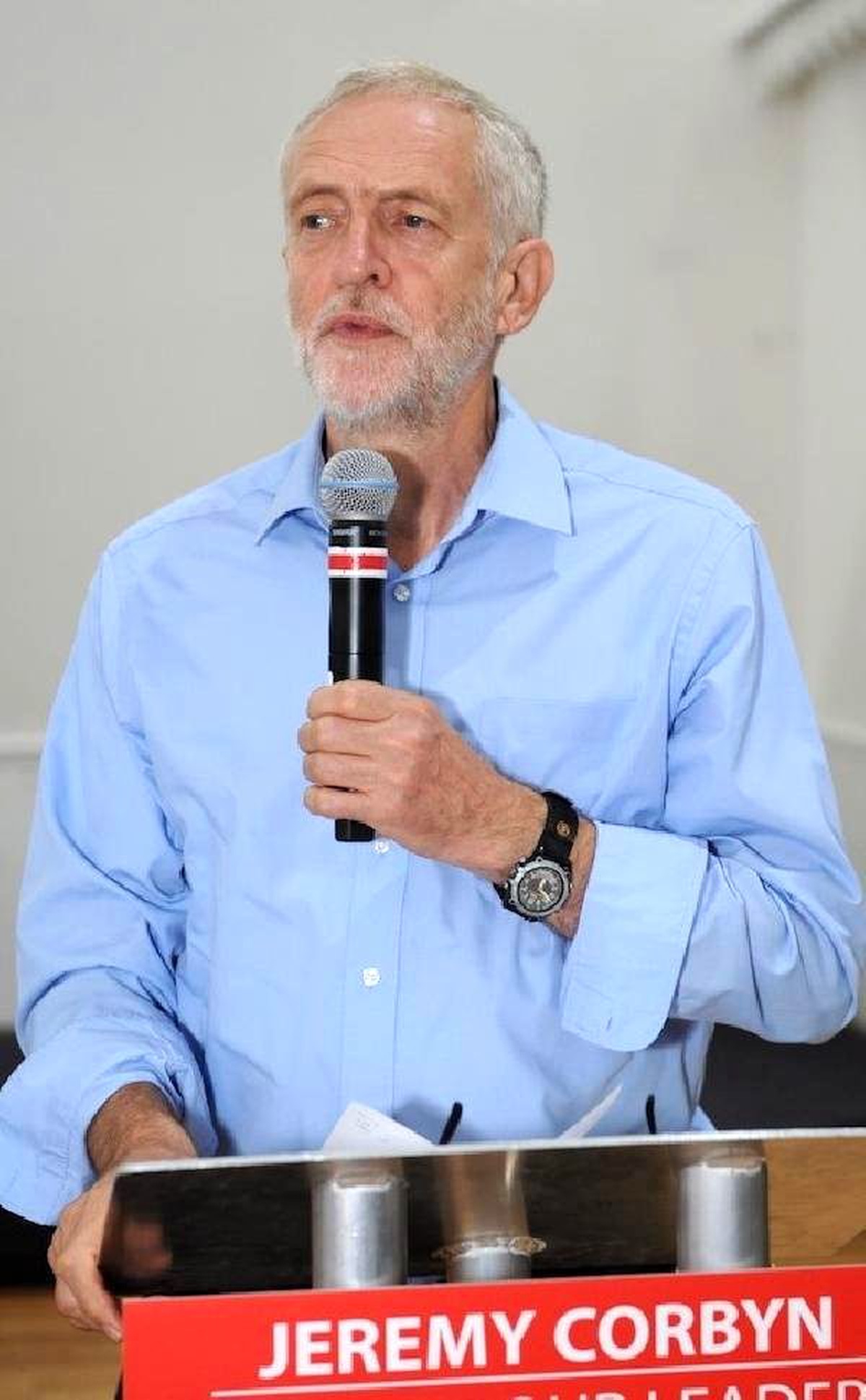 İngiltere\'de İşçi Partisi Lideri Yeniden Corbyn Oldu