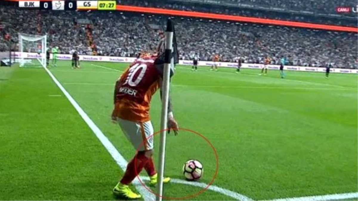 Golde Sneijder\'in Topu Korner Çizgisinin Dışına Koyması Taraftarları Kızdırdı