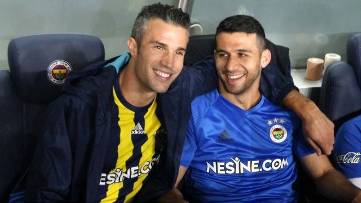 Fenerbahçe Yönetimi, Robin van Persie İçin Çin\'den Gelecek Teklifi Bekliyor