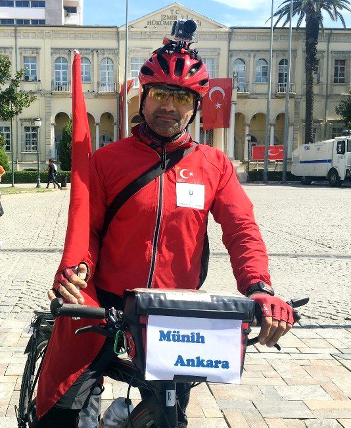 Bisikletle Almanya\'dan İzmir\'e Geldi
