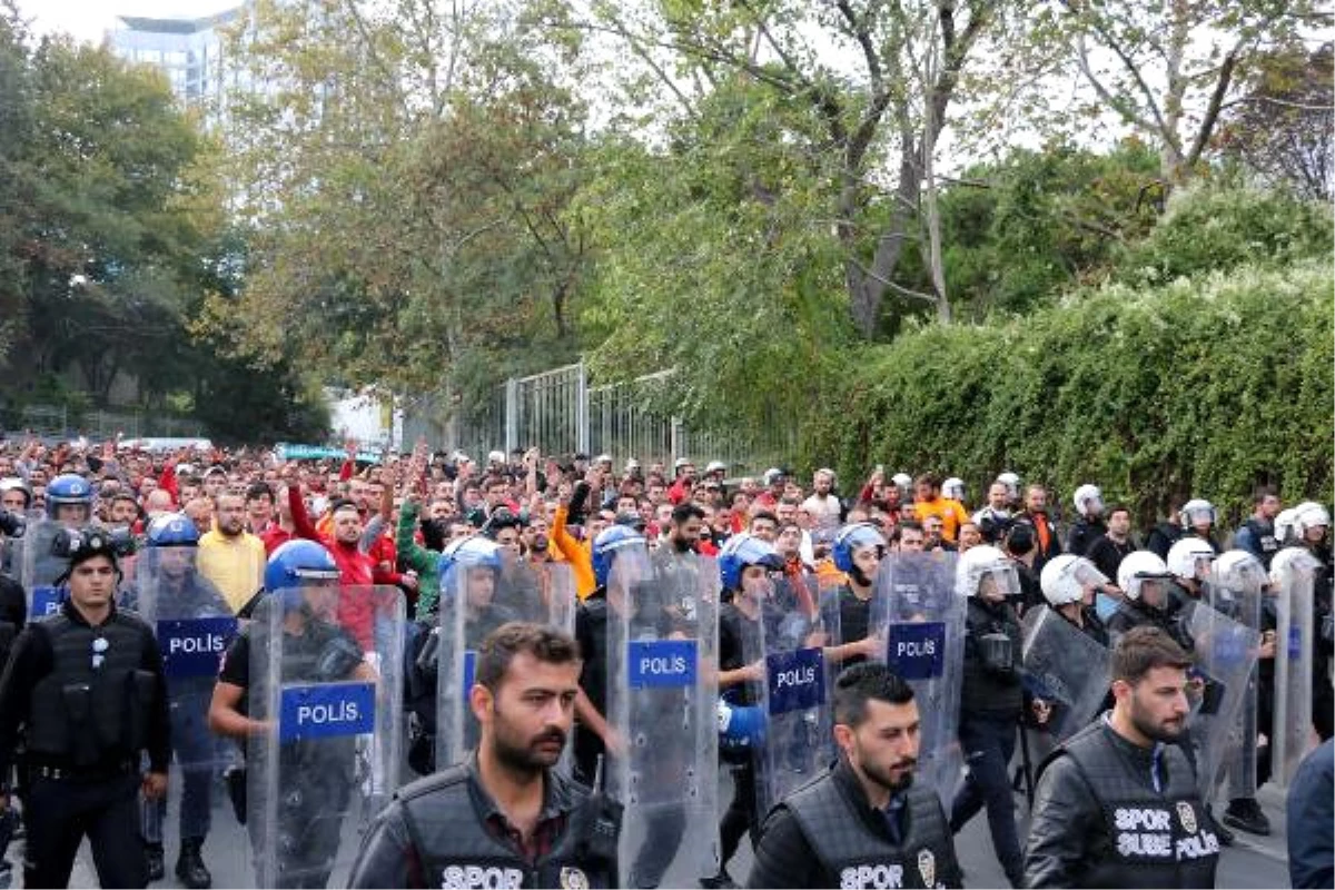 Galatasaray Taraftarı Vodafone Arena\'ya Geldi