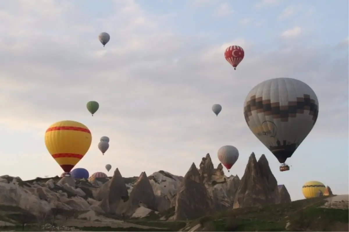 Kapadokya\'da Balonlar Yeniden Havalandı