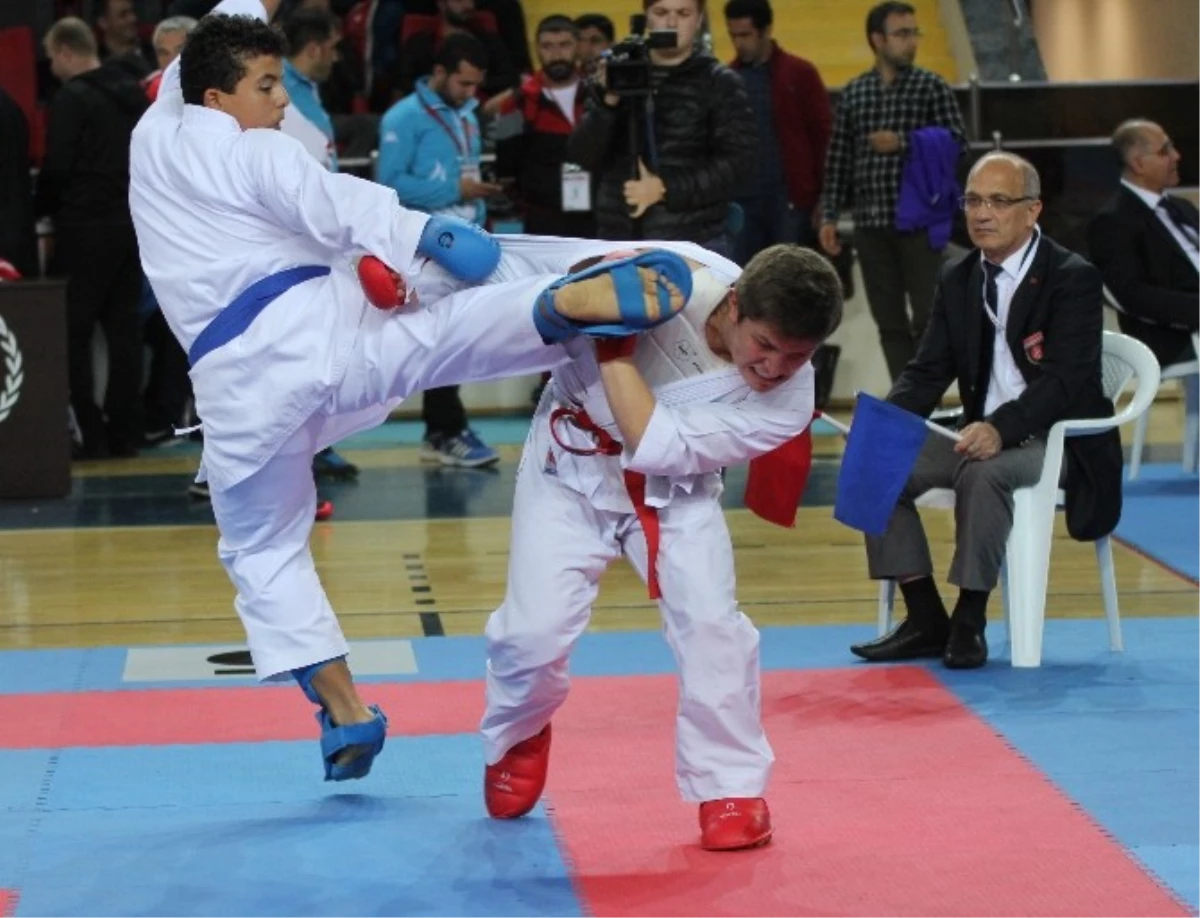 Karadeniz ve Hazar Ülkeleri Karate Şampiyonası Rize\'de Başladı